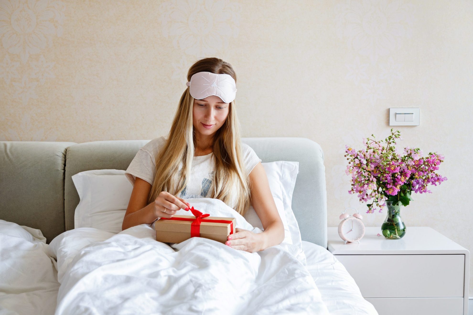 Practical Bedside Gifts for Comfort and Convenience